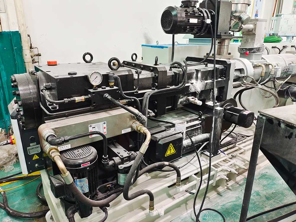 YJP-C&oacute; thể thay đổi-Tốc độ-AC-Động cơ-cho-nhựa- 图 2