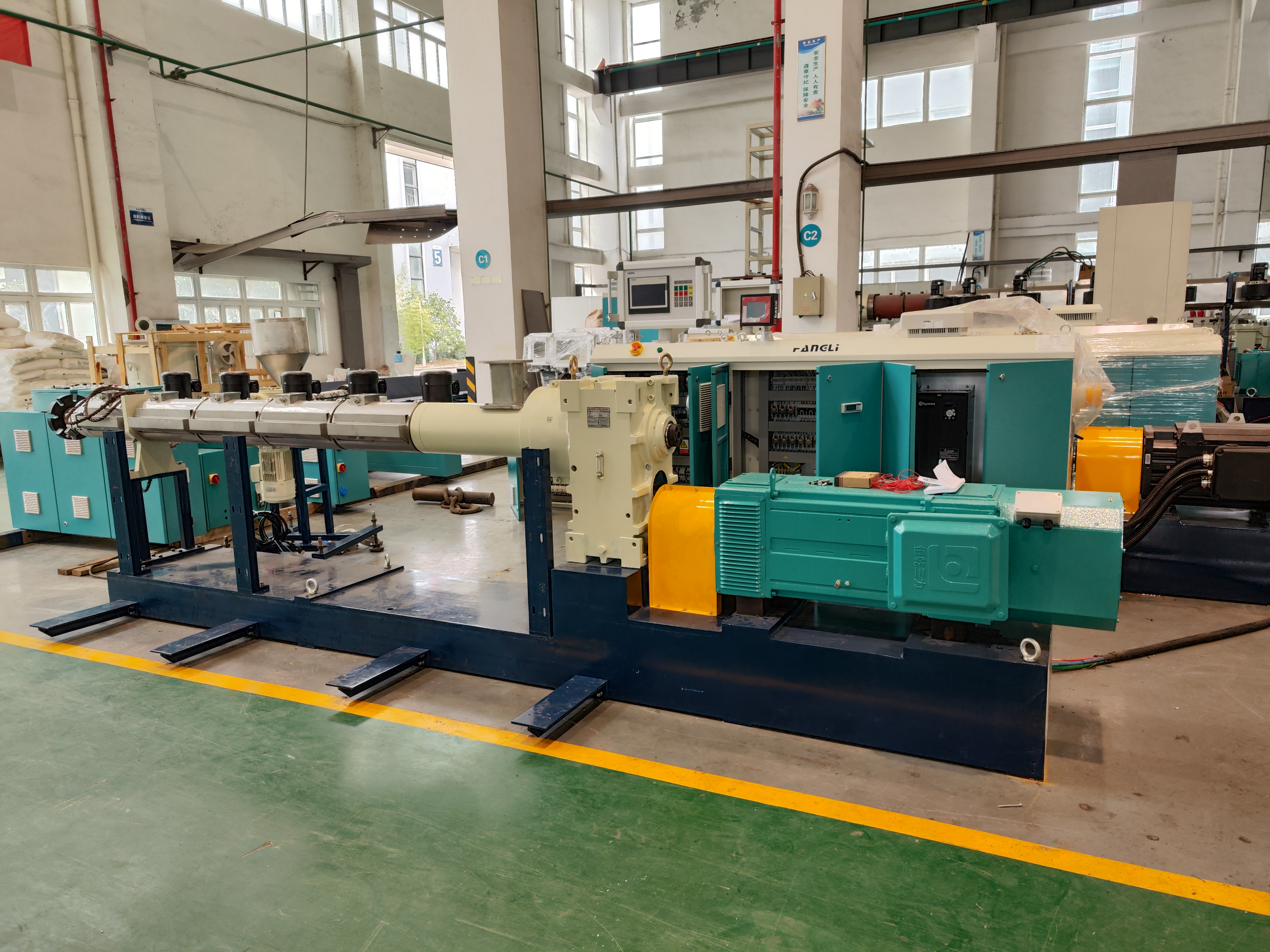 Động cơ xoay chiều tốc độ thay đổi YJP cho nhựa 1